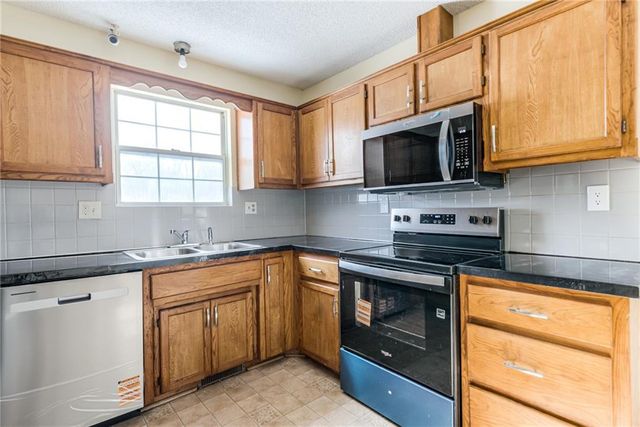 5420 N Randolph Road, Kansas City, MO 64119