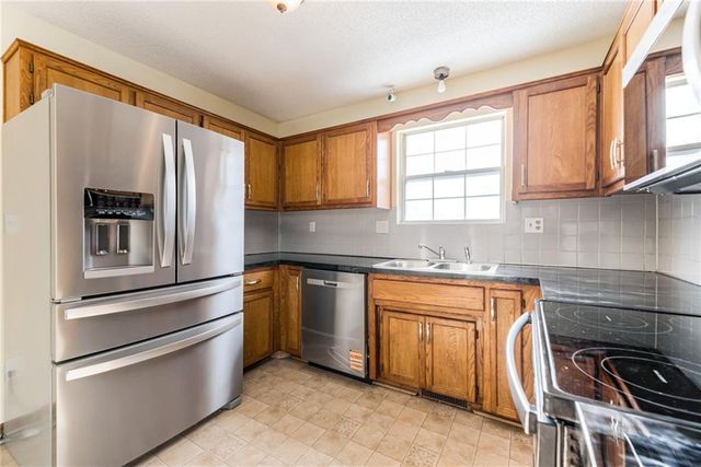 5420 N Randolph Road, Kansas City, MO 64119