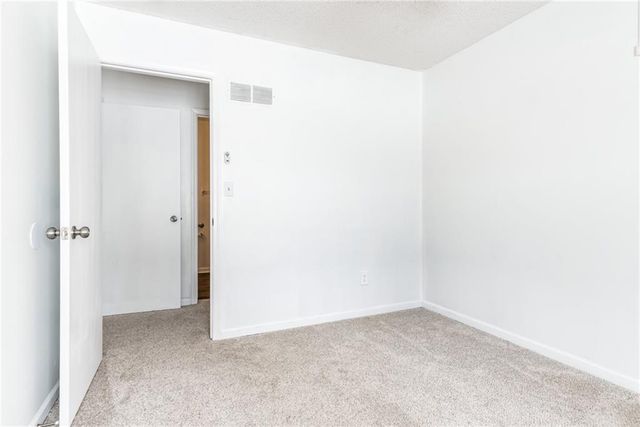 5420 N Randolph Road, Kansas City, MO 64119