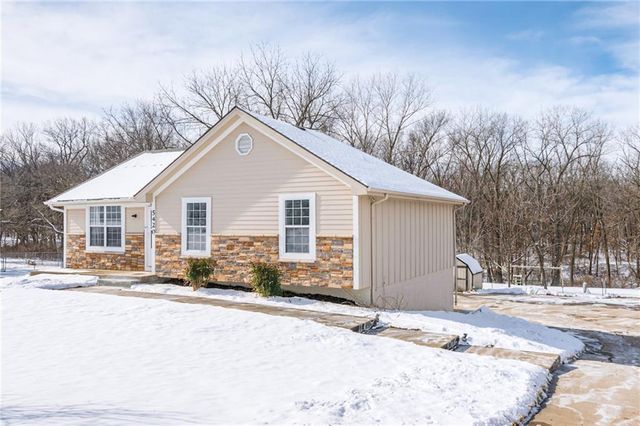 5420 N Randolph Road, Kansas City, MO 64119