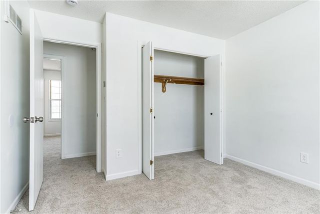 5420 N Randolph Road, Kansas City, MO 64119