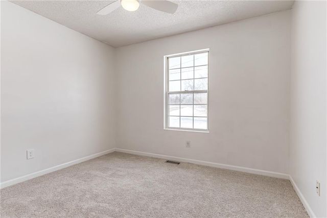 5420 N Randolph Road, Kansas City, MO 64119