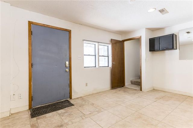 5420 N Randolph Road, Kansas City, MO 64119