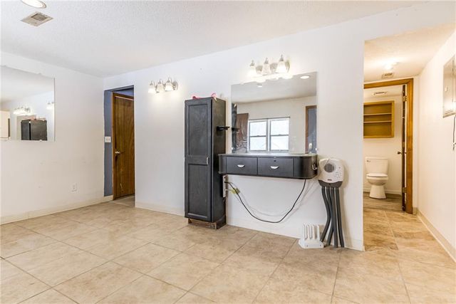 5420 N Randolph Road, Kansas City, MO 64119