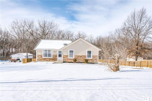 5420 N Randolph Road, Kansas City, MO 64119