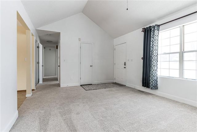 5420 N Randolph Road, Kansas City, MO 64119