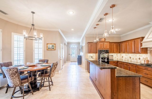 5000 Green Tree Blvd, Midland, TX 79707