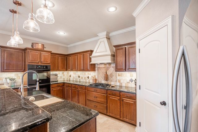 5000 Green Tree Blvd, Midland, TX 79707