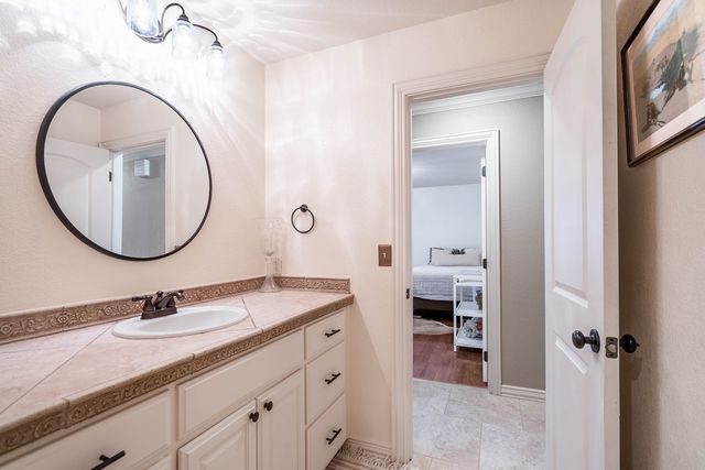 5000 Green Tree Blvd, Midland, TX 79707