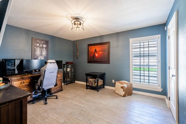 5000 Green Tree Blvd, Midland, TX 79707