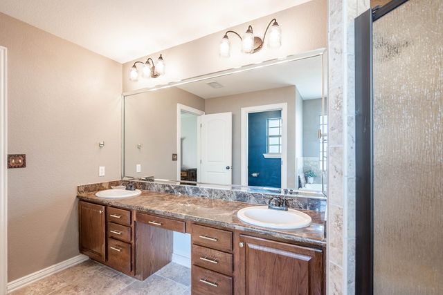 5000 Green Tree Blvd, Midland, TX 79707