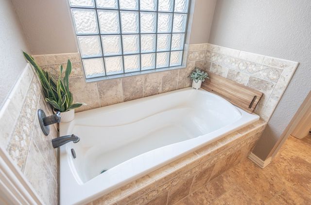 5000 Green Tree Blvd, Midland, TX 79707