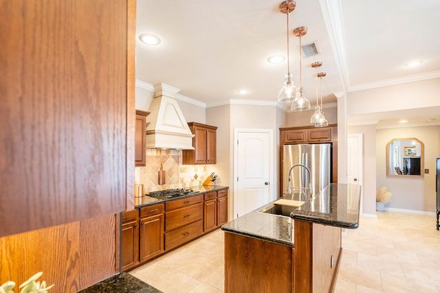 5000 Green Tree Blvd, Midland, TX 79707