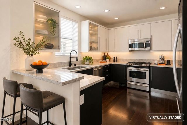 10609 Bloomfield Street 207, Los Angeles, CA 91602