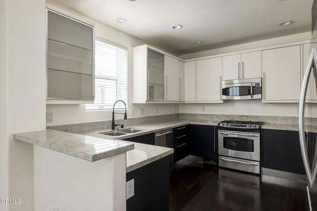 10609 Bloomfield Street 207, Los Angeles, CA 91602