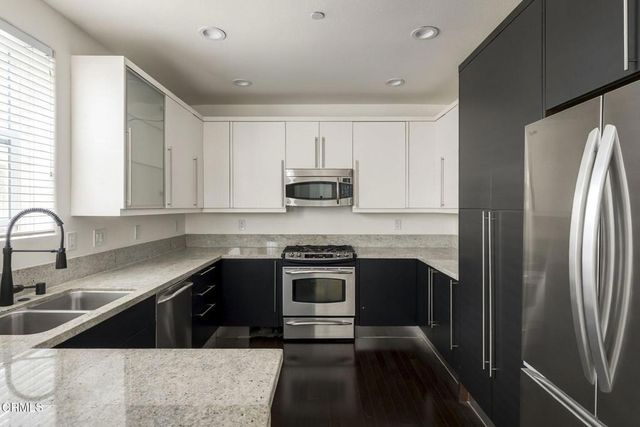 10609 Bloomfield Street 207, Los Angeles, CA 91602