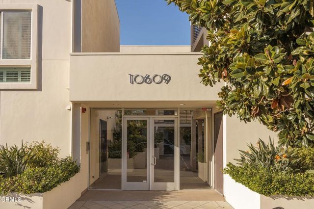 10609 Bloomfield Street 207, Los Angeles, CA 91602