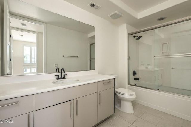10609 Bloomfield Street 207, Los Angeles, CA 91602