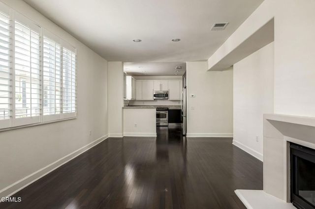 10609 Bloomfield Street 207, Los Angeles, CA 91602