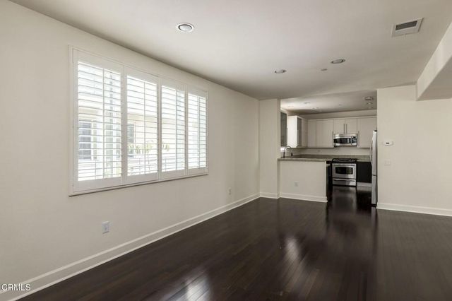 10609 Bloomfield Street 207, Los Angeles, CA 91602