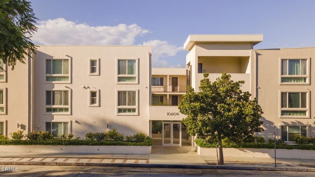 10609 Bloomfield Street 207, Los Angeles, CA 91602