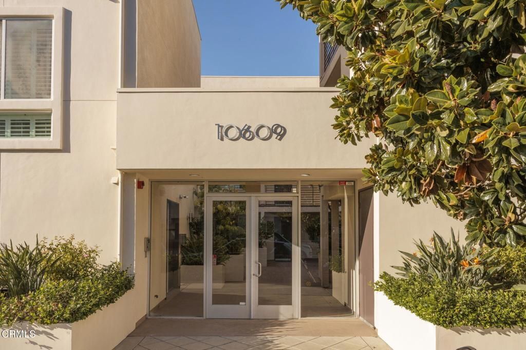 10609 Bloomfield Street 207, Los Angeles, CA 91602 — photo 2