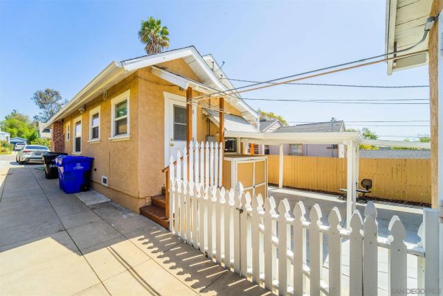 3420-22 Cherokee Pt., San Diego, CA 92104