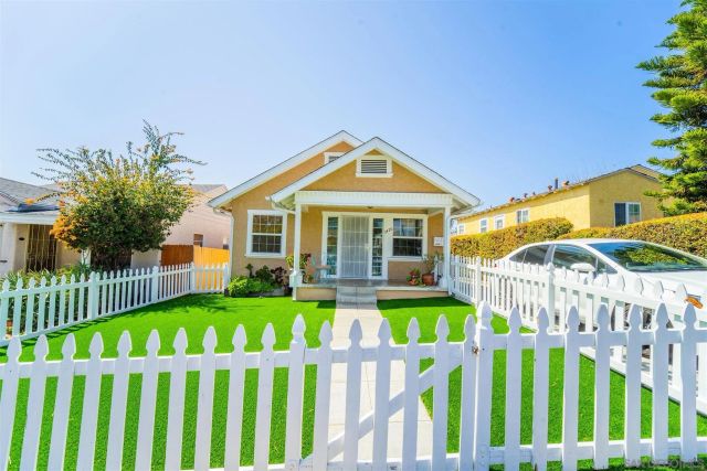 3420-22 Cherokee Pt., San Diego, CA 92104