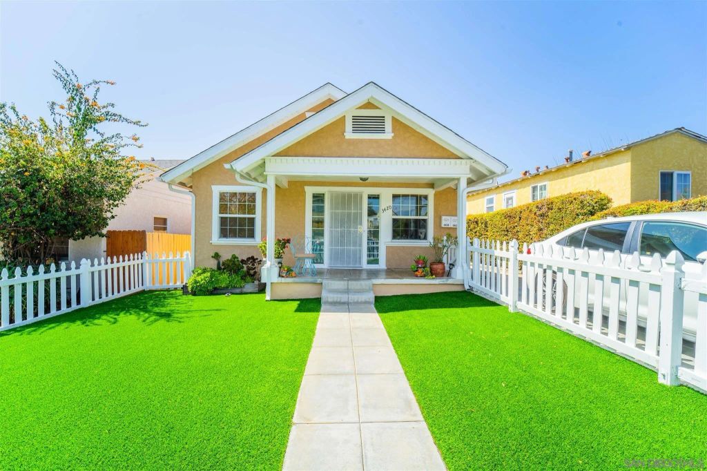 3420-22 Cherokee Pt., San Diego, CA 92104