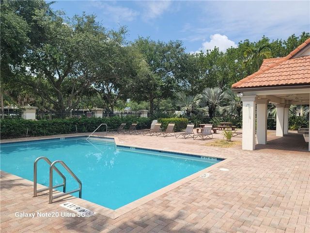 9706 Darlington Pl, Cooper City, FL 33328