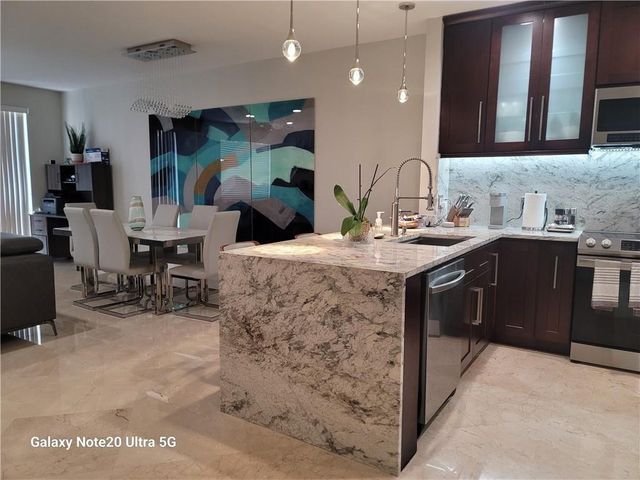 9706 Darlington Pl, Cooper City, FL 33328