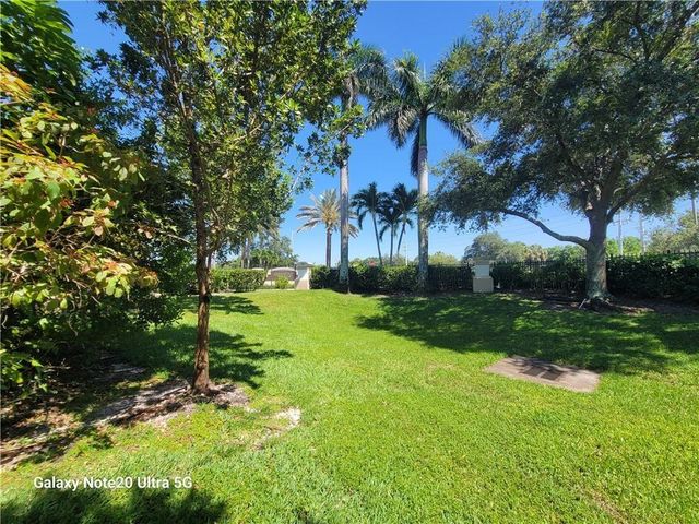 9706 Darlington Pl, Cooper City, FL 33328