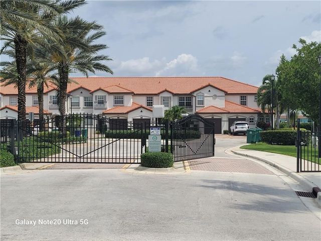 9706 Darlington Pl, Cooper City, FL 33328