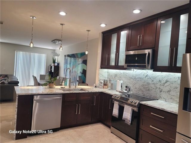 9706 Darlington Pl, Cooper City, FL 33328