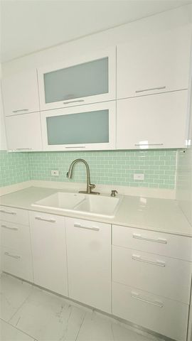 37 AVE. ISLA VERDE 303A, Carolina, PR 00979