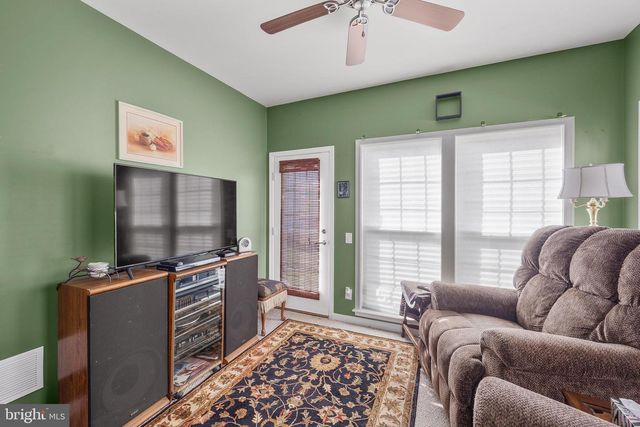 328 SENTINEL LN, Newark, DE 19702