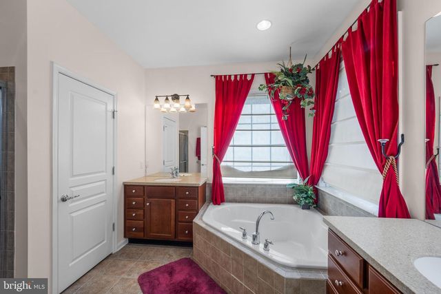 328 SENTINEL LN, Newark, DE 19702