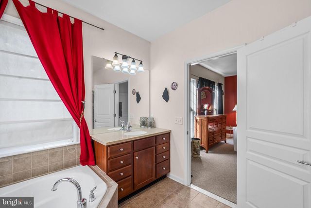 328 SENTINEL LN, Newark, DE 19702