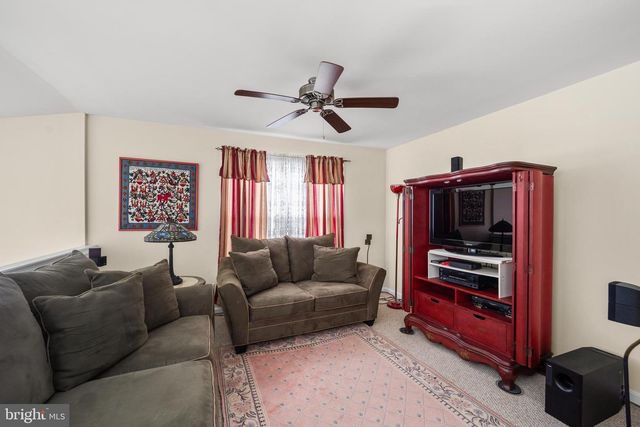 328 SENTINEL LN, Newark, DE 19702