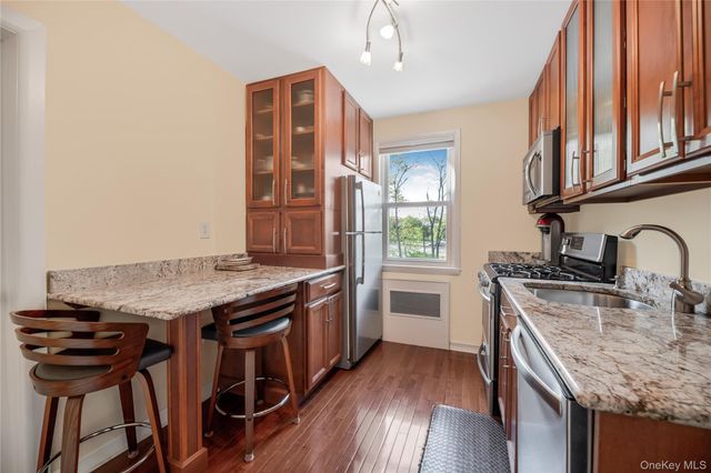 71 Lawrence Park Crescent 71, Bronxville, NY 10708