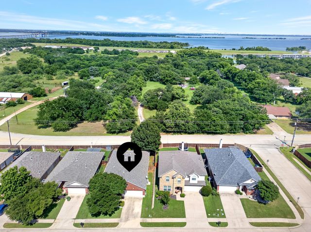624 Montgomery Drive, Lake Dallas, TX 75065