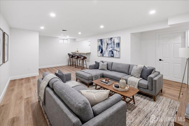 91 SEYMOUR Terrace, Piscataway, NJ 08854
