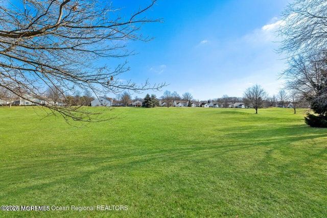 48 Rutland Lane, Monroe, NJ 08831