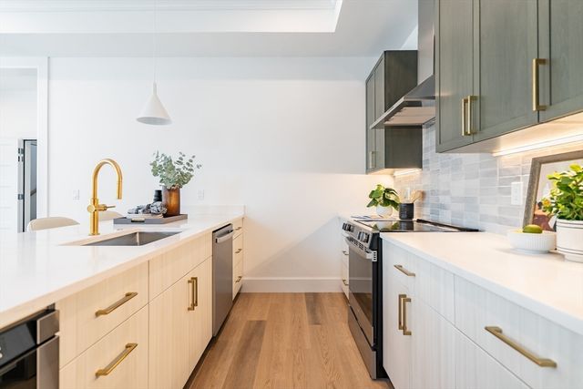 13 Bird St 2, Boston, MA 02125