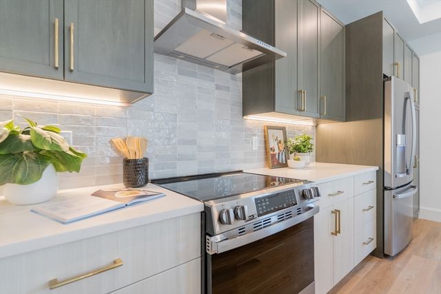 13 Bird St 2, Boston, MA 02125