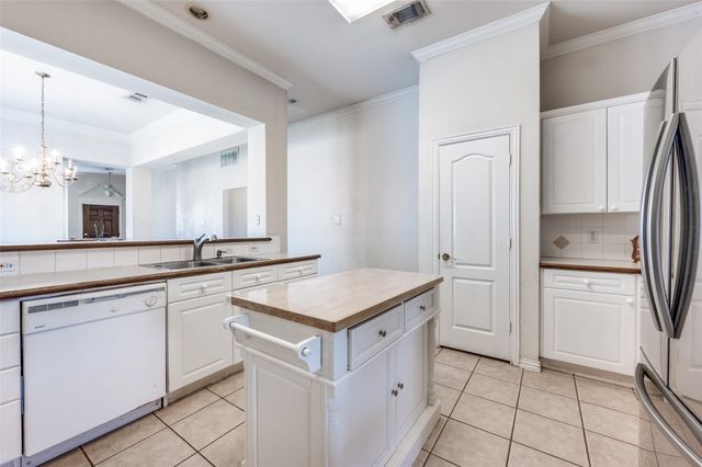 402 Horse Shoe Drive, Euless, TX 76039