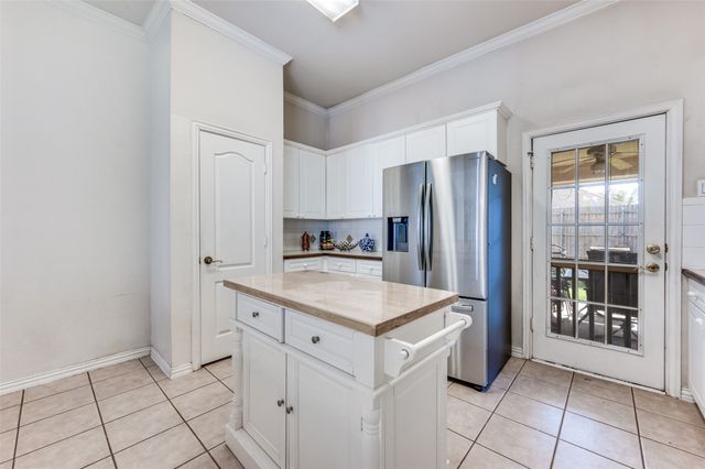 402 Horse Shoe Drive, Euless, TX 76039