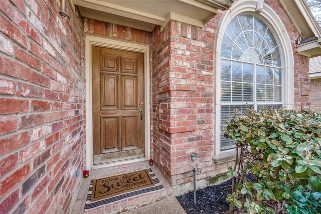 402 Horse Shoe Drive, Euless, TX 76039