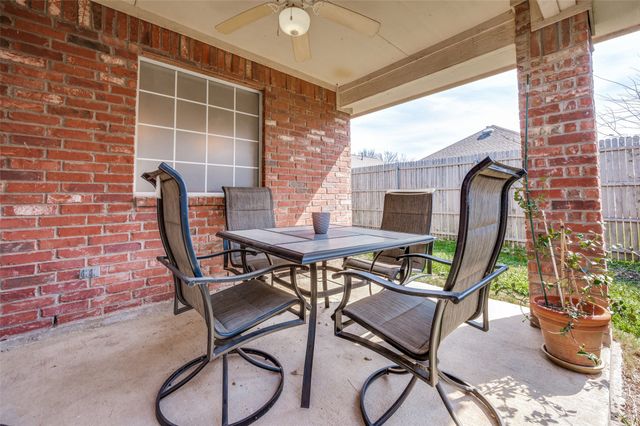 402 Horse Shoe Drive, Euless, TX 76039