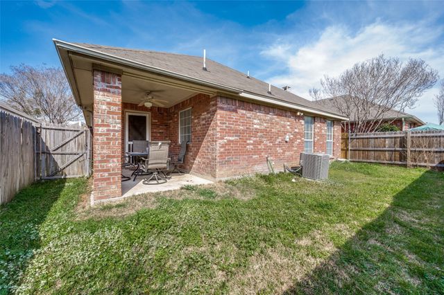 402 Horse Shoe Drive, Euless, TX 76039